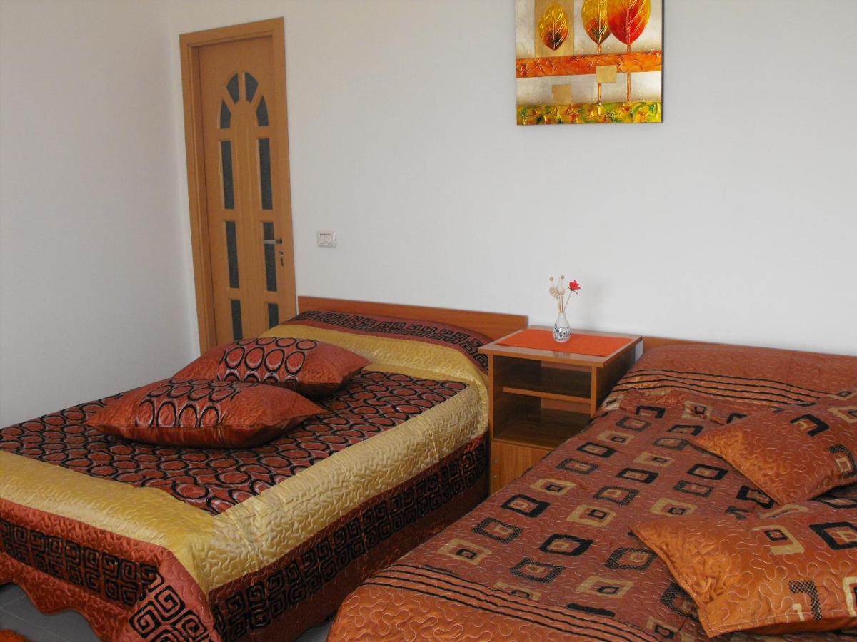 Casa Rustica Apart & Rooms Cimpineanca ภายนอก รูปภาพ