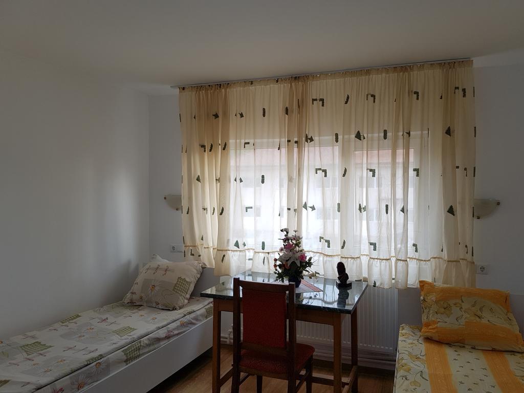 Casa Rustica Apart & Rooms Cimpineanca ภายนอก รูปภาพ