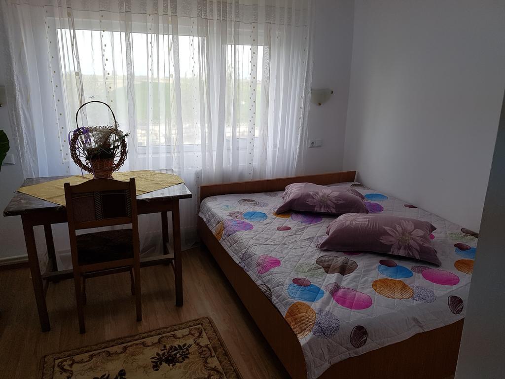 Casa Rustica Apart & Rooms Cimpineanca ภายนอก รูปภาพ